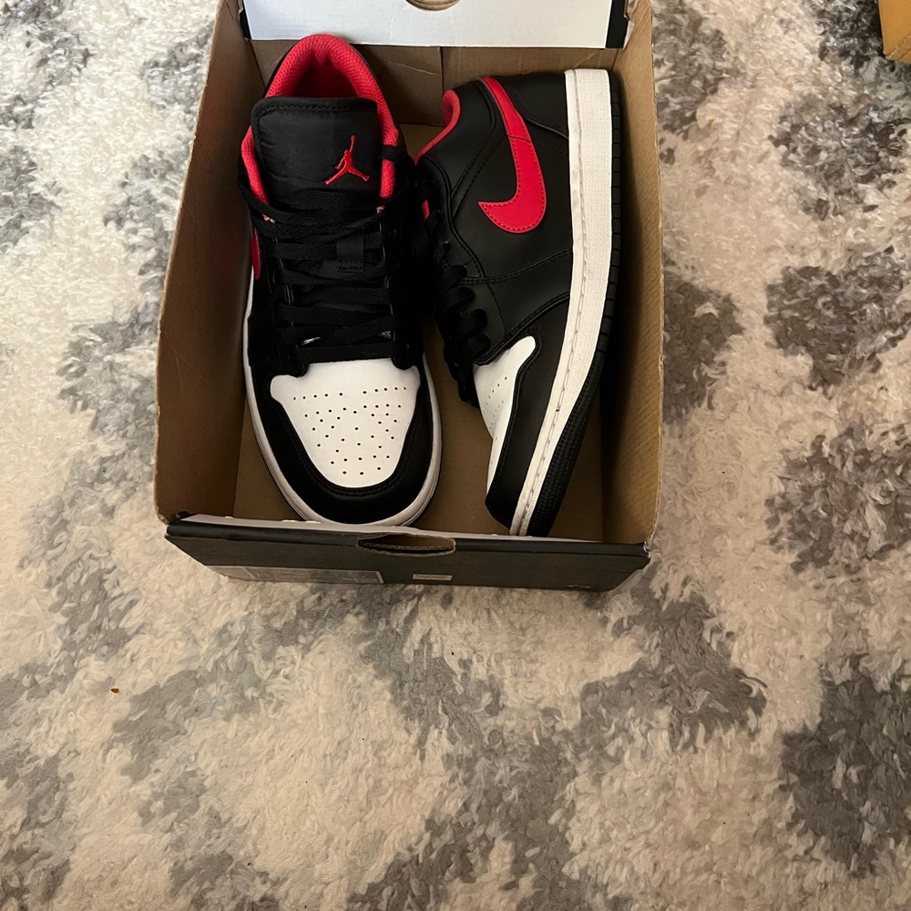 Nike Air Jordan 1 Lows Black/Fire Red-White